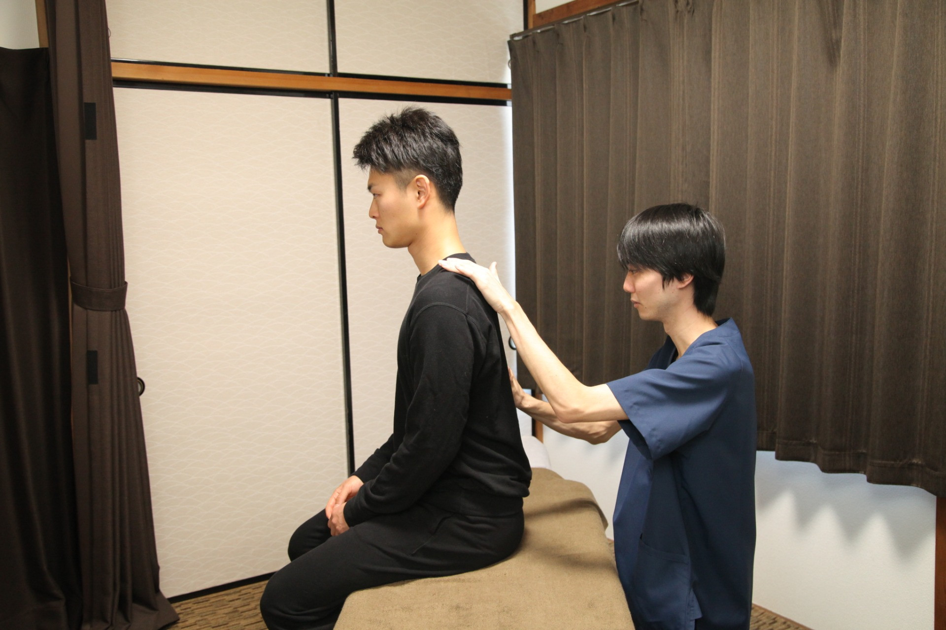 岩倉市で行う骨盤調整により頭痛や肩こりにアプローチします